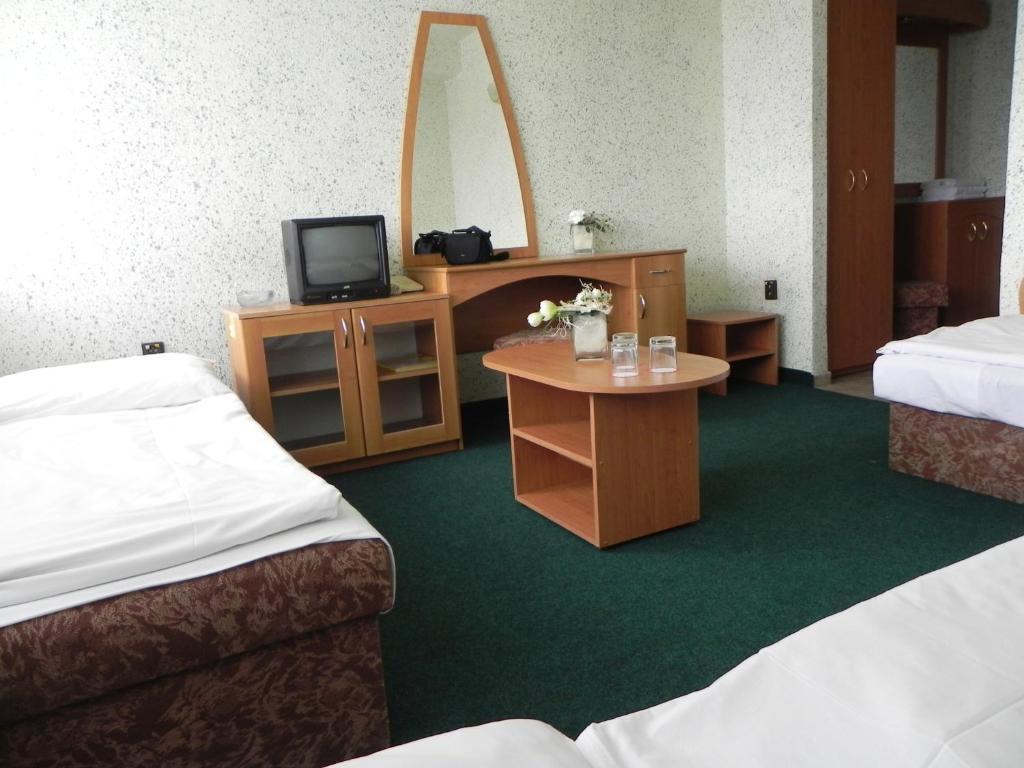 Garni Hotel Junior Pozsony Szoba fotó