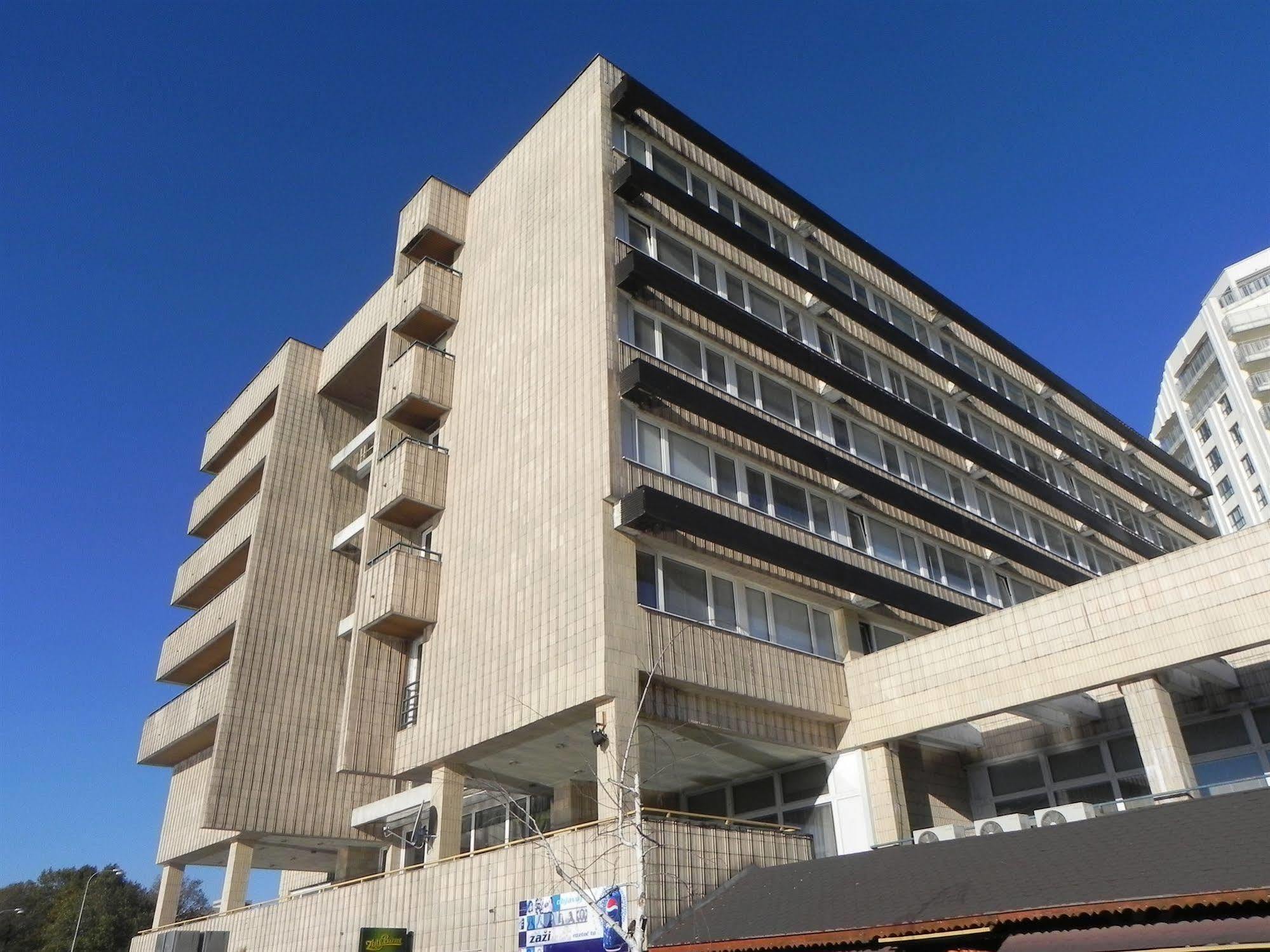 Garni Hotel Junior Pozsony Kültér fotó