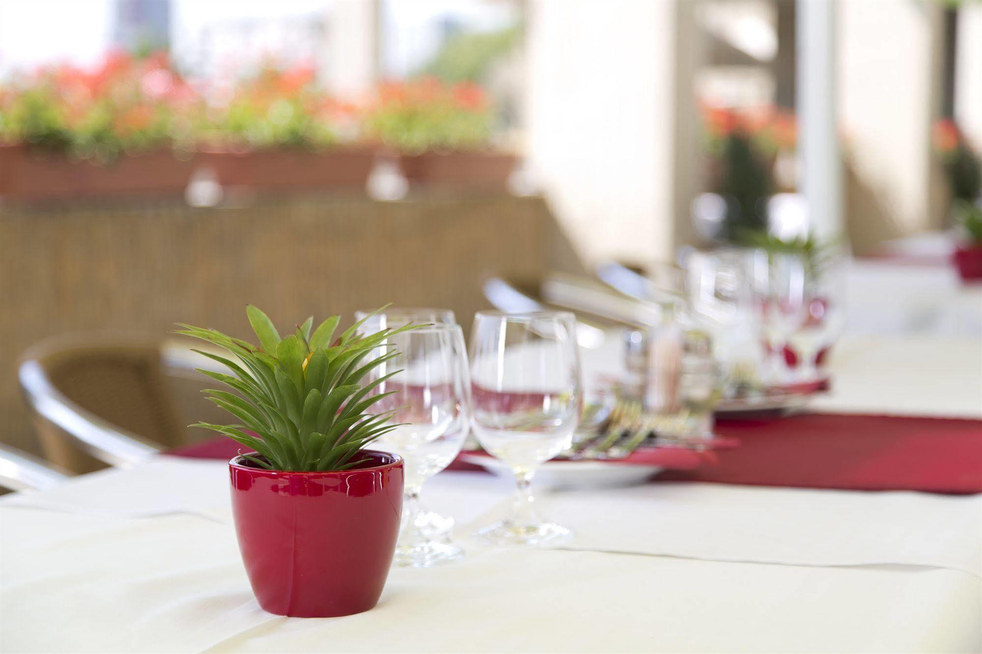 Garni Hotel Junior Pozsony Kültér fotó