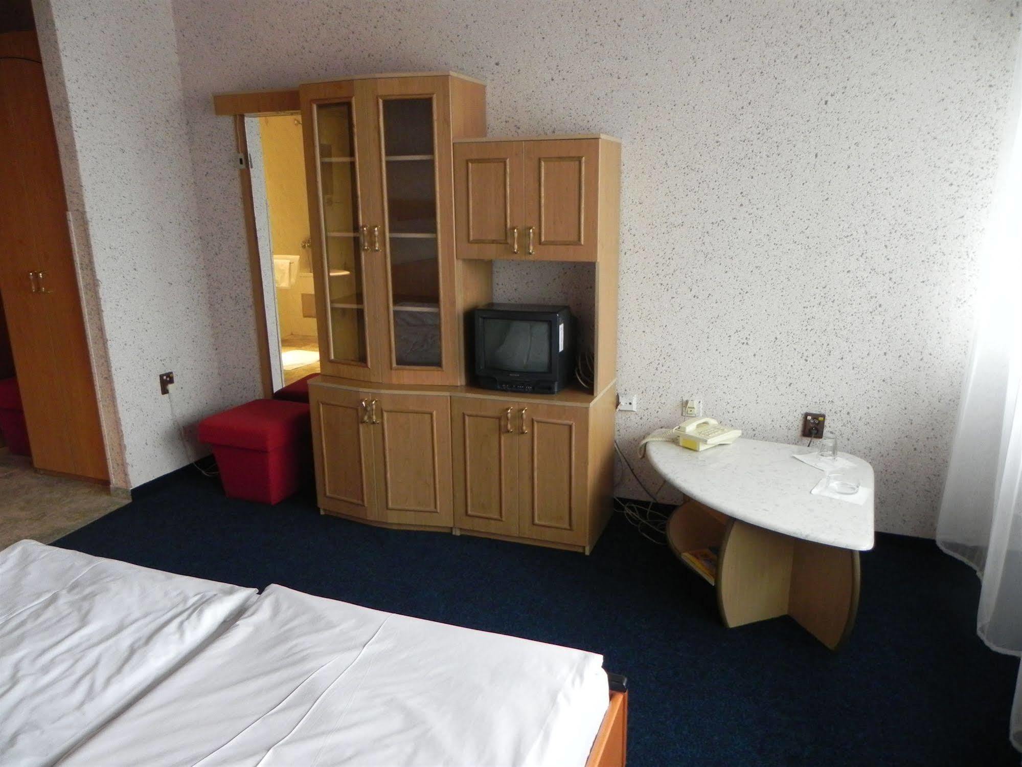 Garni Hotel Junior Pozsony Kültér fotó