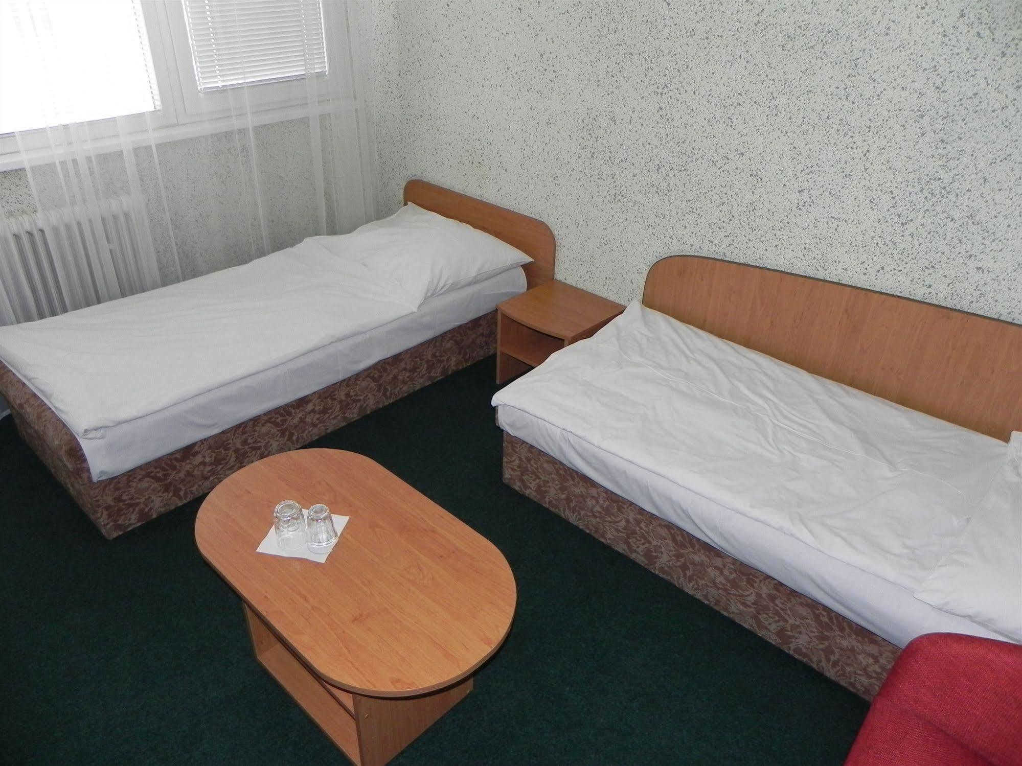 Garni Hotel Junior Pozsony Kültér fotó