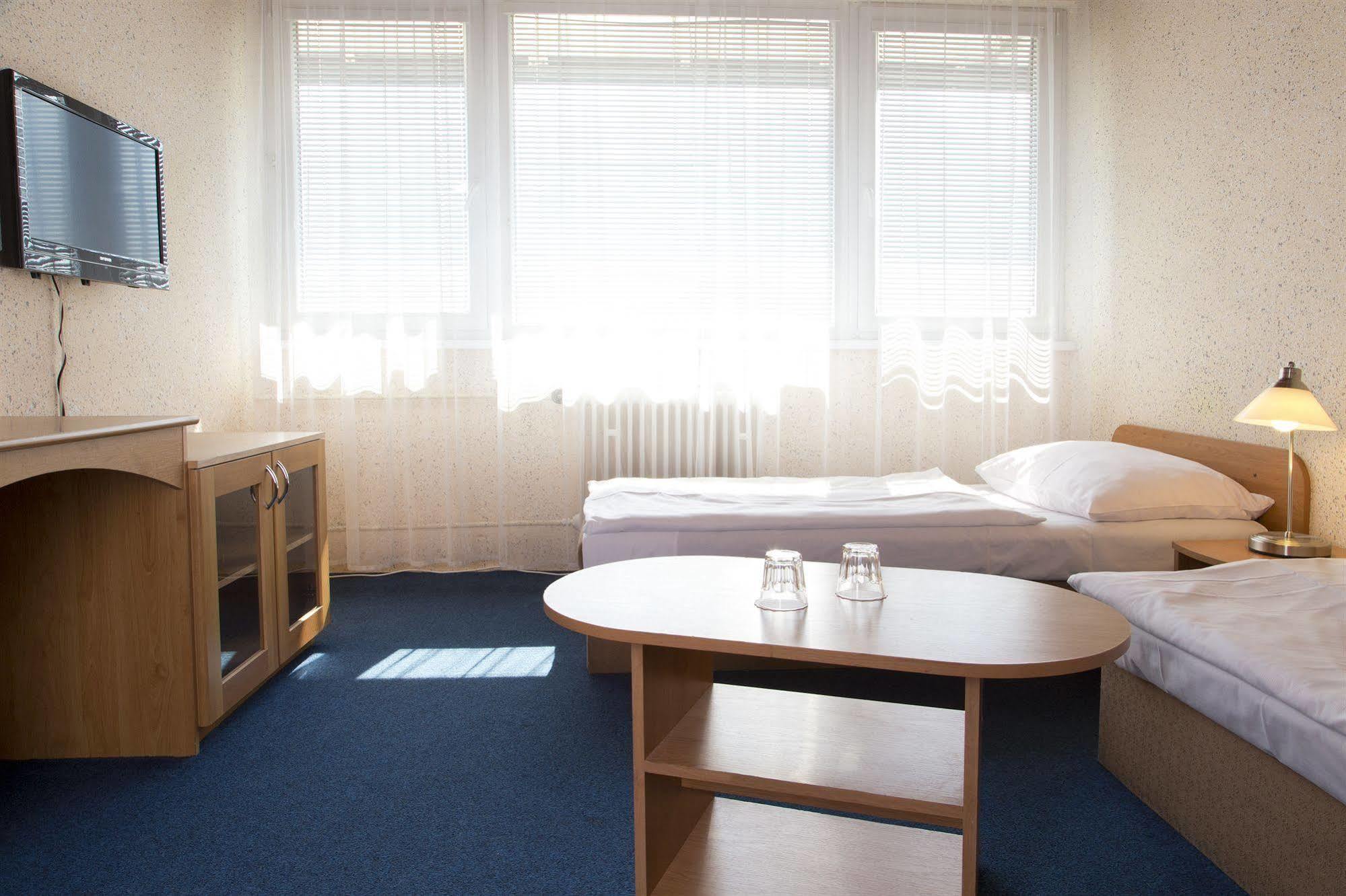 Garni Hotel Junior Pozsony Kültér fotó