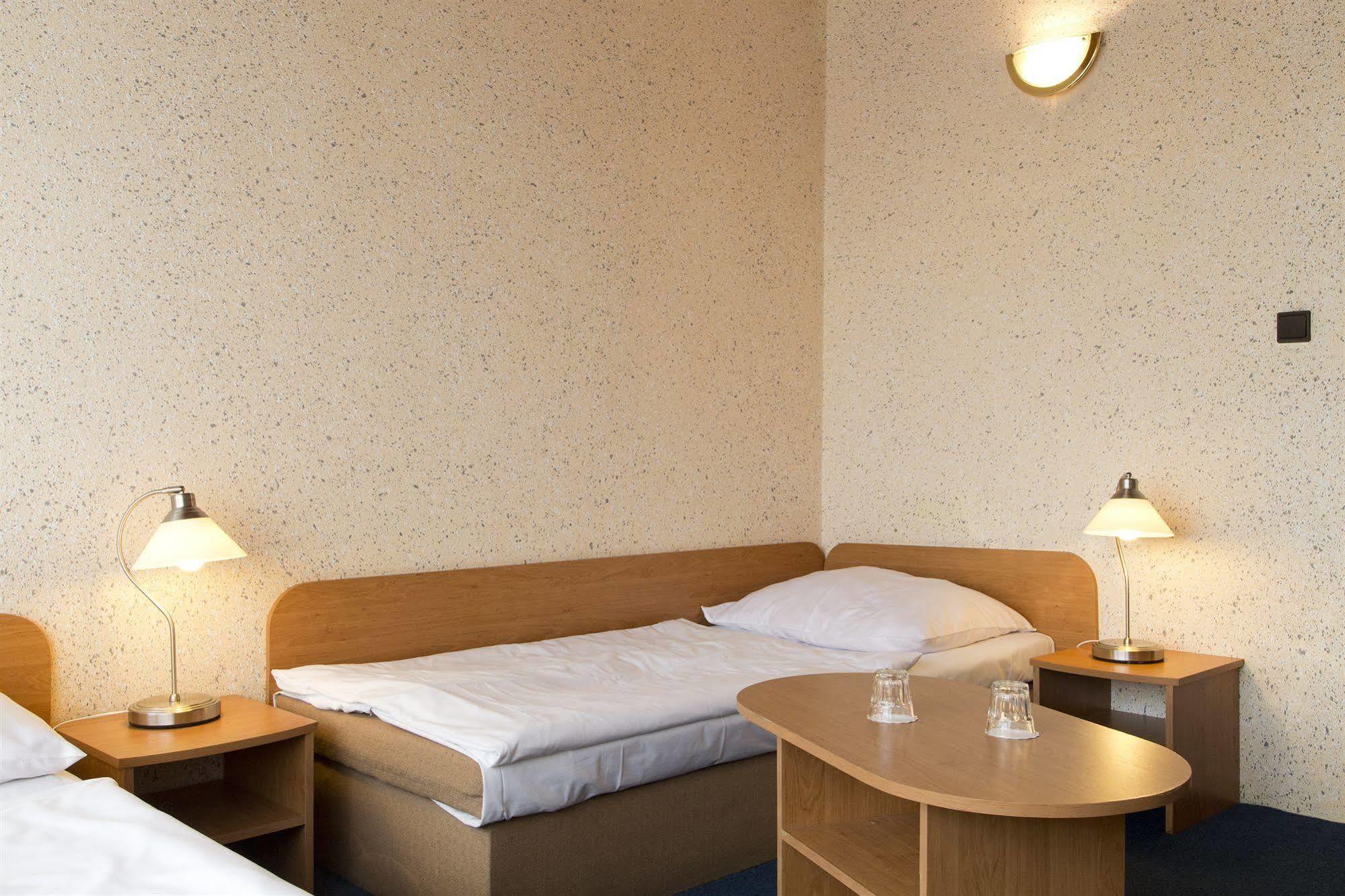 Garni Hotel Junior Pozsony Kültér fotó