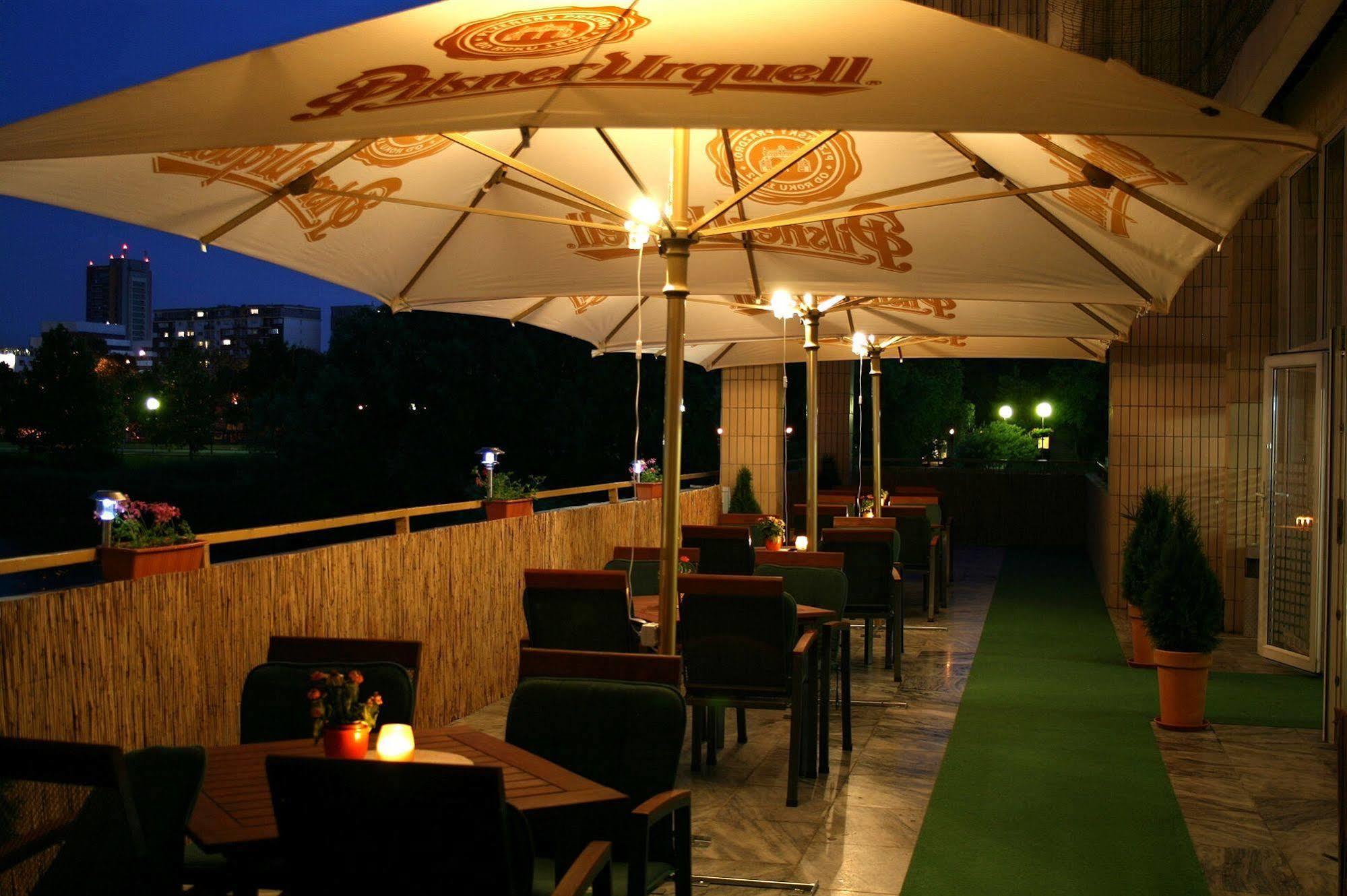 Garni Hotel Junior Pozsony Kültér fotó