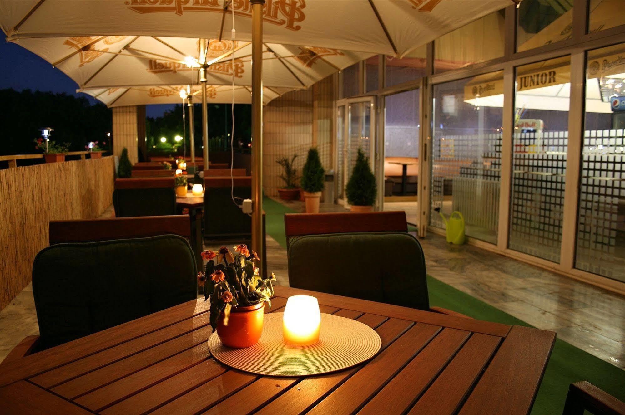 Garni Hotel Junior Pozsony Kültér fotó