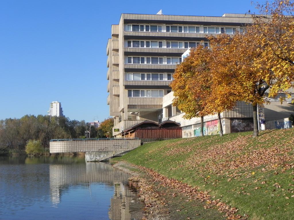 Garni Hotel Junior Pozsony Kültér fotó