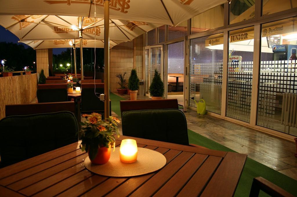 Garni Hotel Junior Pozsony Kültér fotó